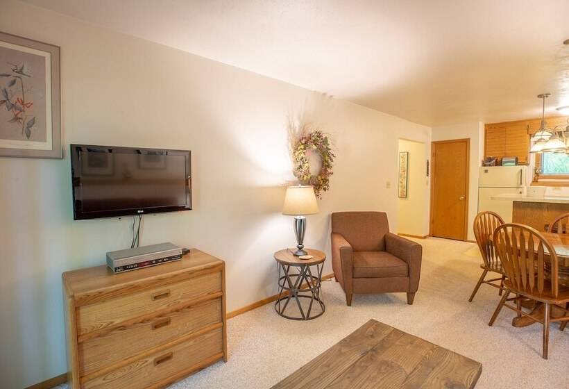 جناح غرفتين نوم, The Inn At Little Sister Hill