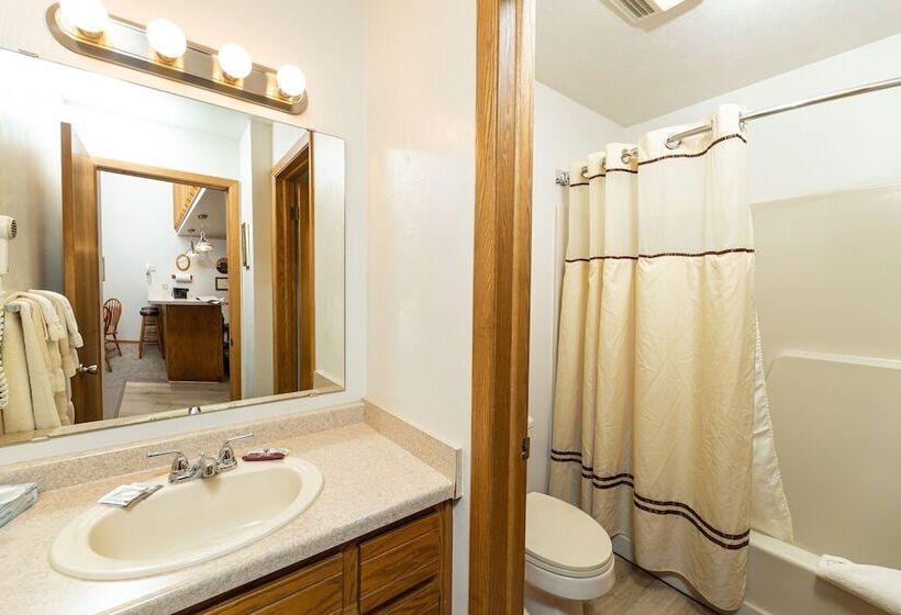 جناح, The Inn At Little Sister Hill