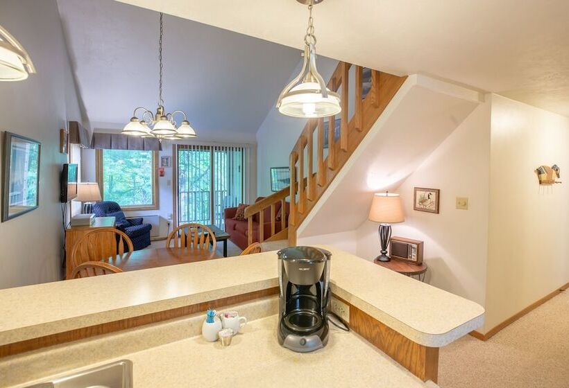 جناح غرفتين نوم, The Inn At Little Sister Hill