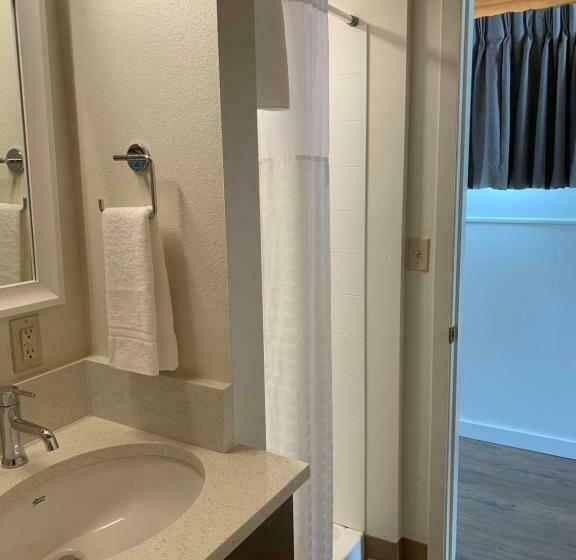 اتاق پرمیوم با چشم‌انداز دریا, The Ocean Front At Seaside