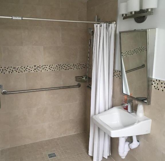 스탠다드 스튜디오, Prestige Hotel Vero Beach