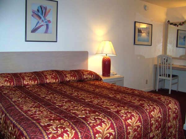 스탠다드 룸 킹사이즈 침대, Townhouse Motel