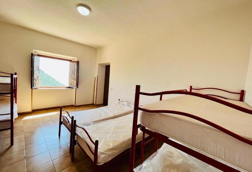 سرير فى غرفة مشتركه, Rifugio Acquaviva