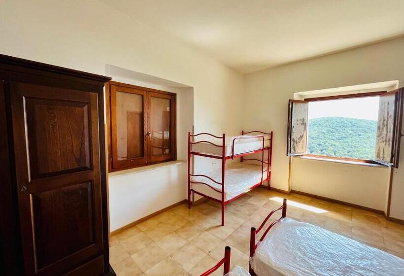 سرير فى غرفة مشتركه, Rifugio Acquaviva