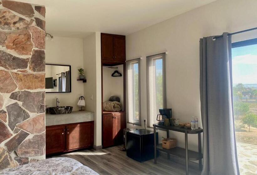 סטודיו סטנדרט עם מרפסת, Ana Luisa Flores