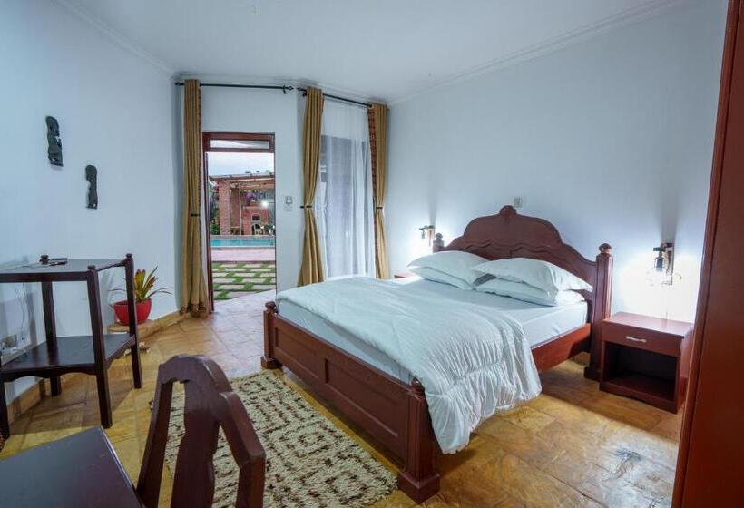 חדר אקונומי, Sprunger Avenue   Tulia Homes