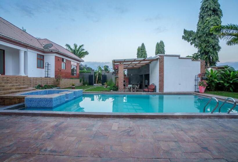 וילה בת 3 חדרי שינה, Sprunger Avenue   Tulia Homes