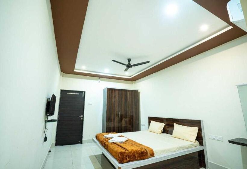 Трехместный Номер Классика, Collection O Hotel Chhattisgarh Palace