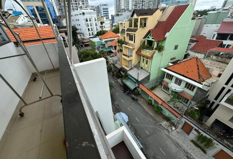 اتاق استاندارد با بالکن, Dlux Hát Giang