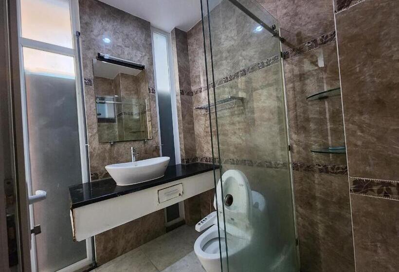 اتاق استاندارد با بالکن, Dlux Hát Giang