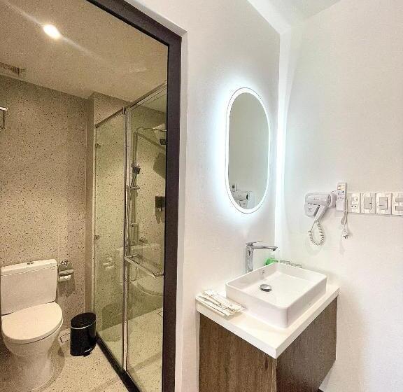 اتاق استاندارد چهارنفره با بالکن, Hải Long Hotel 2