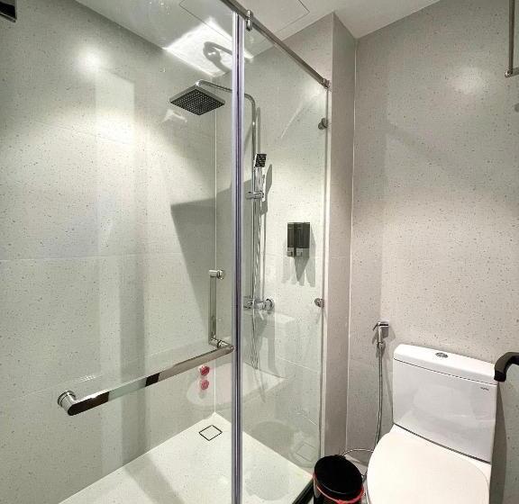 اتاق استاندارد چهارنفره با بالکن, Hải Long Hotel 2