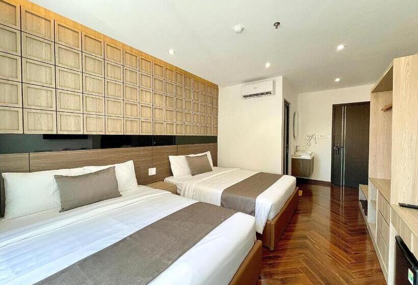 اتاق استاندارد چهارنفره با بالکن, Hải Long Hotel 2