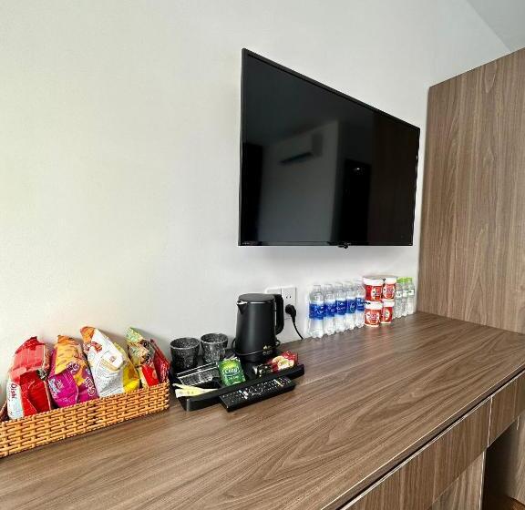 اتاق استاندارد چهارنفره با بالکن, Hải Long Hotel 2