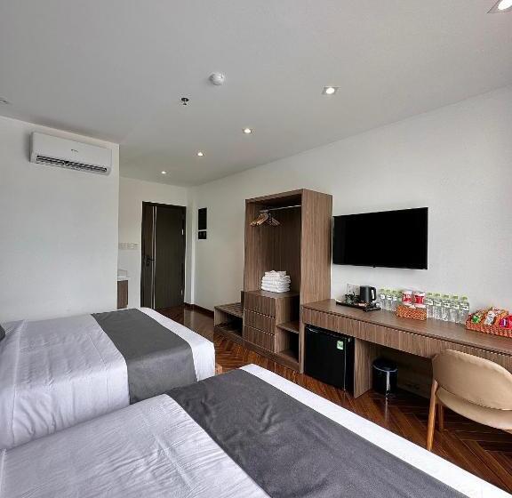 اتاق استاندارد چهارنفره با بالکن, Hải Long Hotel 2