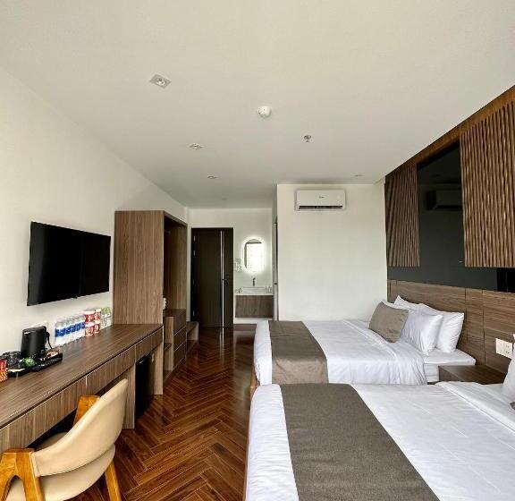 اتاق استاندارد چهارنفره با بالکن, Hải Long Hotel 2