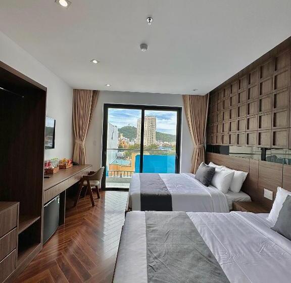 اتاق استاندارد چهارنفره با بالکن, Hải Long Hotel 2