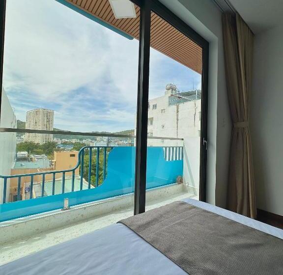 اتاق استاندارد چهارنفره با بالکن, Hải Long Hotel 2