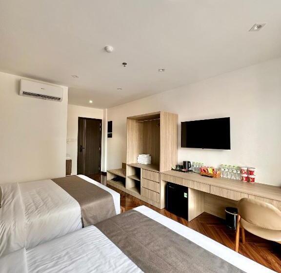 اتاق استاندارد چهارنفره با بالکن, Hải Long Hotel 2
