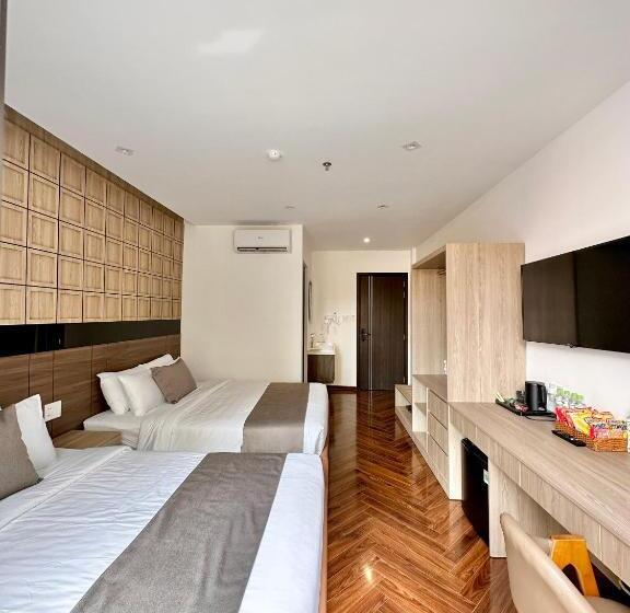 اتاق استاندارد چهارنفره با بالکن, Hải Long Hotel 2