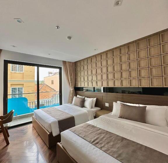 اتاق استاندارد چهارنفره با بالکن, Hải Long Hotel 2