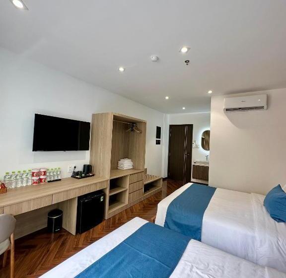 اتاق استاندارد چهارنفره با بالکن, Hải Long Hotel 2