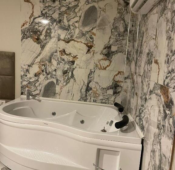 豪华套房, Edwin Plus