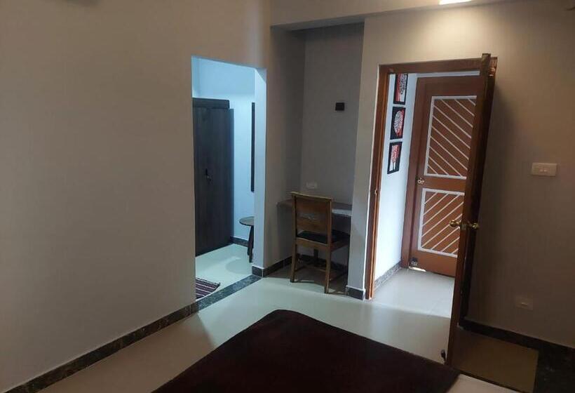 家庭间, Grey Stone Shelter