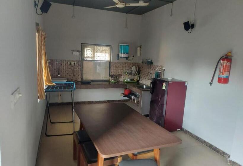 标准工作室, Grey Stone Shelter