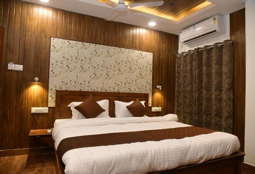 Suite, Treebo Park Palace