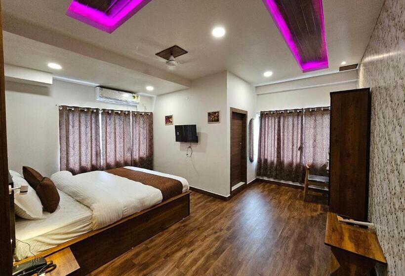 Suite, Treebo Park Palace