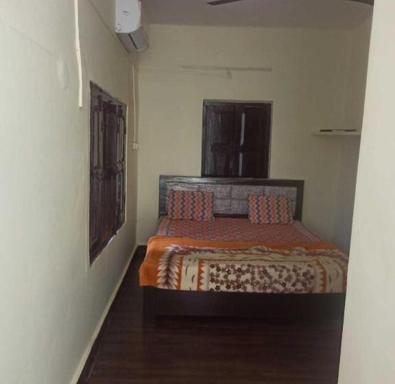 Трехместный Номер Классика, Spot On Kunj Bihari Palace