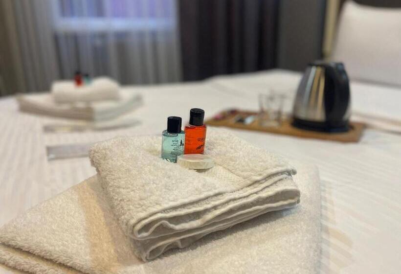 חדר סטנדרט לשלושה, Ufuk Otel