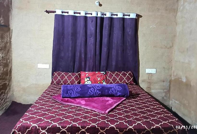 غرفة قياسية, Cosmic Mud House ,kanthalloor