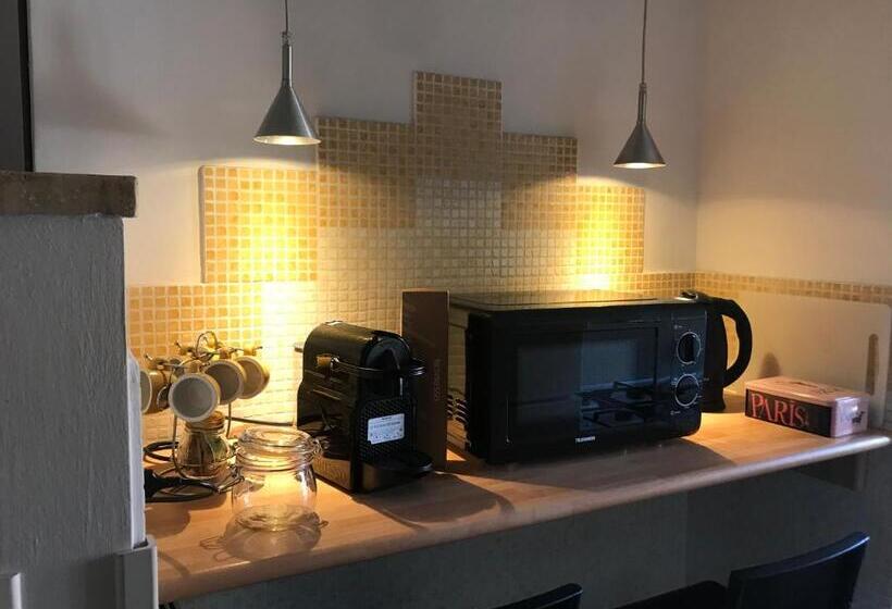 スタンダードルーム, Gasperina House