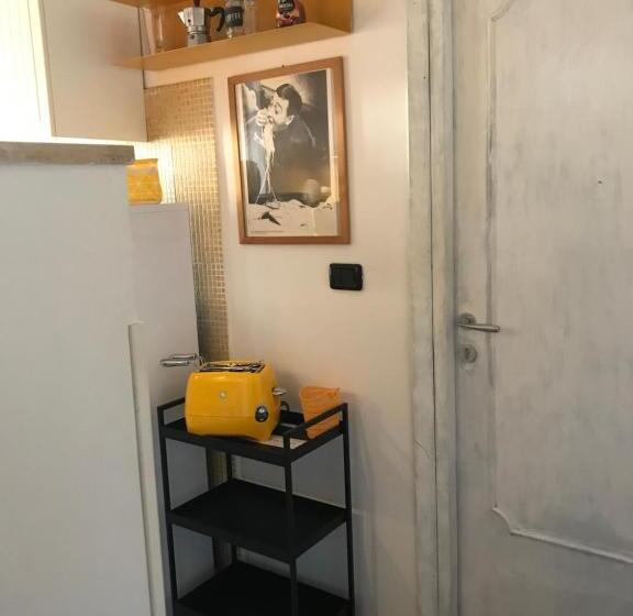 スタンダードルーム, Gasperina House