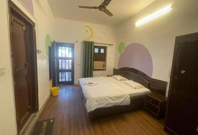 Quarto Economy, Unplan Hostel