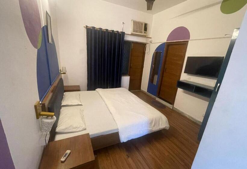 经济房, Unplan Hostel