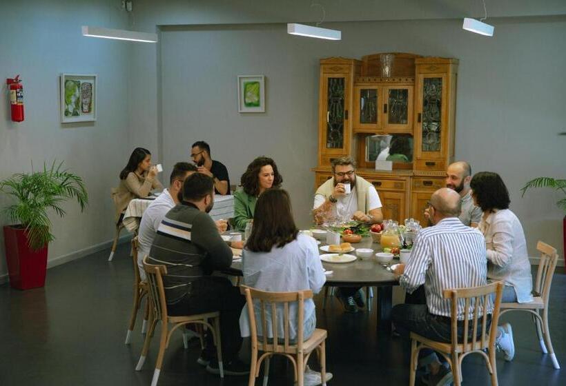 اتاق استاندارد با سرویس بهداشتی مشترک, 11+1 By Tumo