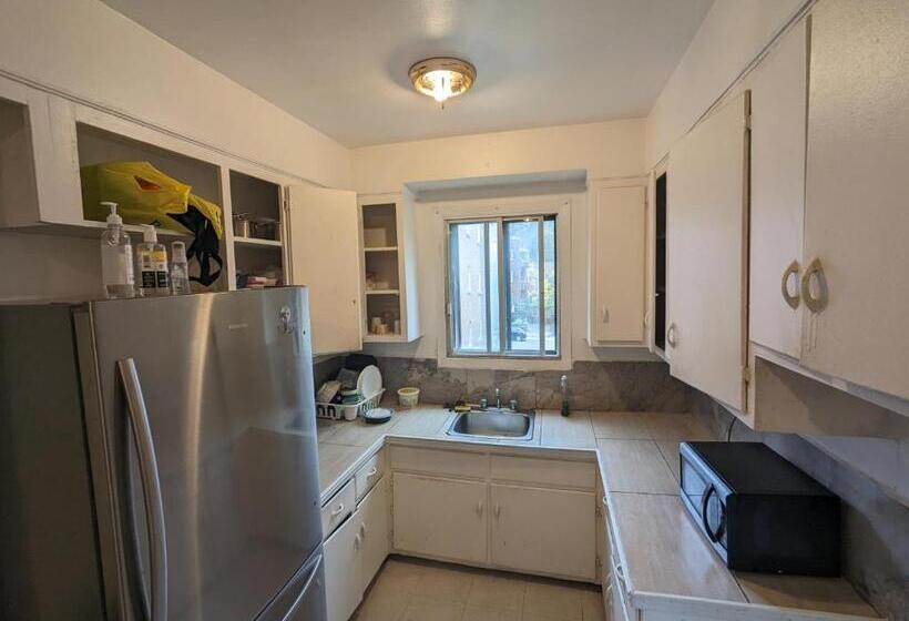 اتاق استاندارد با سرویس بهداشتی مشترک, 4720 Av Dupuis