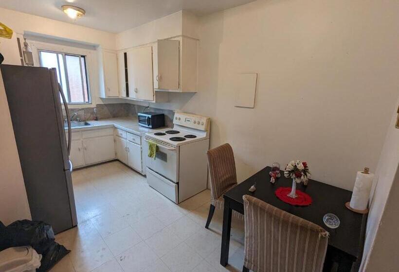 اتاق استاندارد با سرویس بهداشتی مشترک, 4720 Av Dupuis