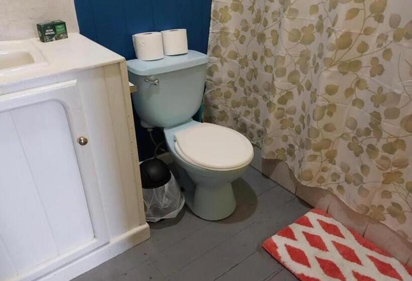 سوییت با چشم‌انداز دریا, Dockside Utila Ocean Front Suites