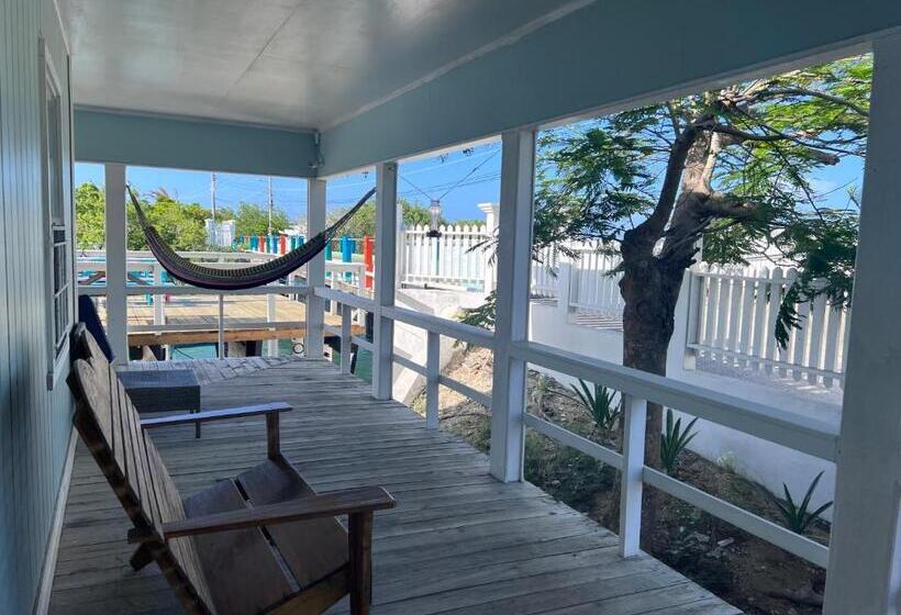 Deluxe Suite Sea View, Dockside Utila Ocean Front Suites