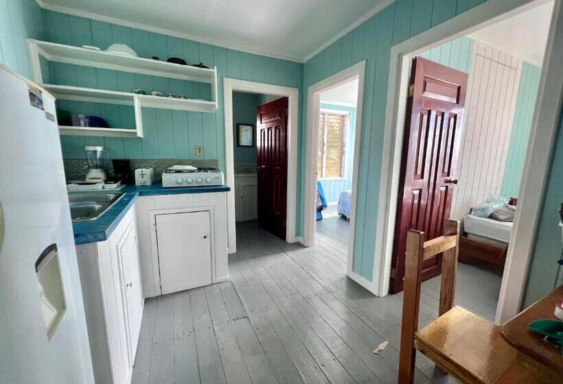 Deluxe Suite Sea View, Dockside Utila Ocean Front Suites