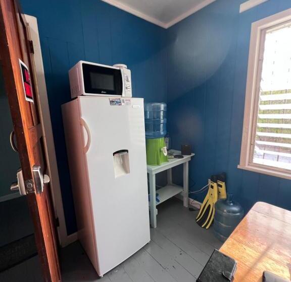 سوییت با چشم‌انداز دریا, Dockside Utila Ocean Front Suites