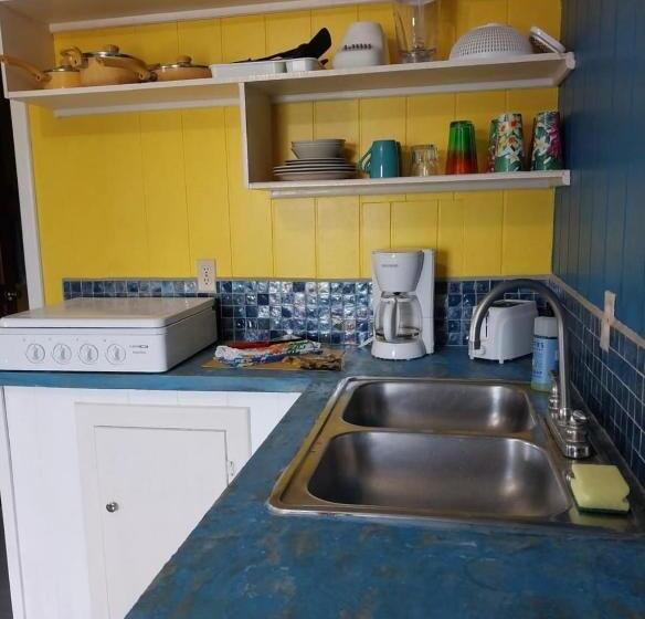 سوییت با چشم‌انداز دریا, Dockside Utila Ocean Front Suites