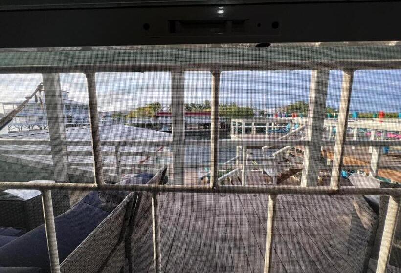 海景套房, Dockside Utila Ocean Front Suites