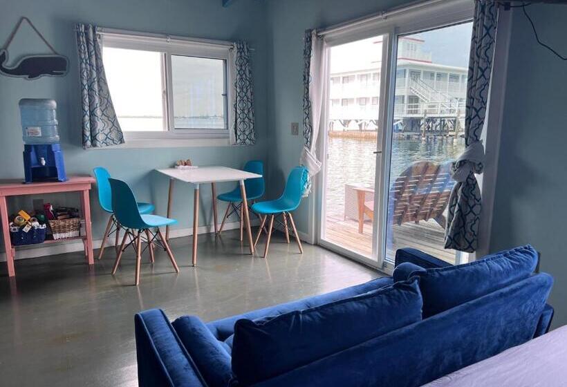 استودیوی لوکس, Dockside Utila Ocean Front Suites