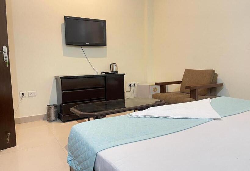 Номер Deluxe с Балконом, Aadi S Residency