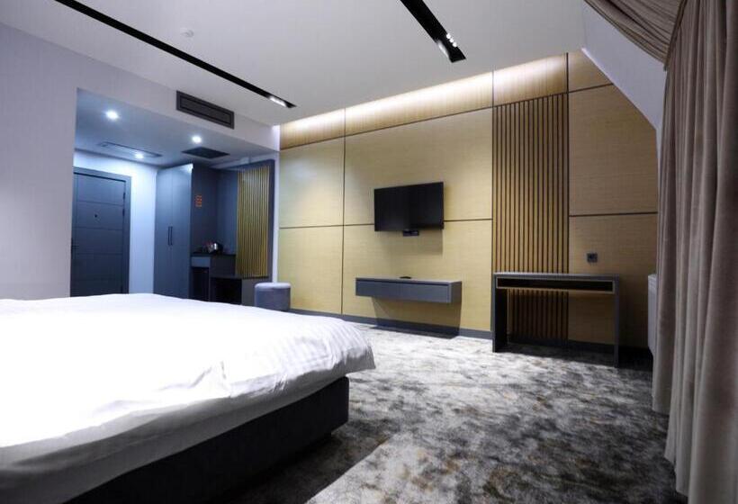 اتاق استاندارد, Astra